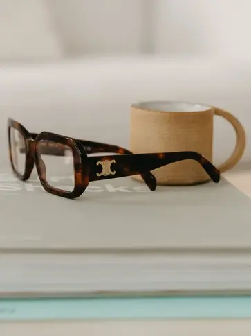 lunettes de créateur à Place Saint-Germain - image 4