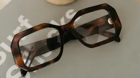 lunettes de créateur à Rue Le Bastard - image 3