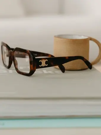 lunettes de vue caroline abram à Place des Lices - image 3