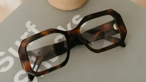 lunettes marque anne et valentin à Place des Lices - image 2