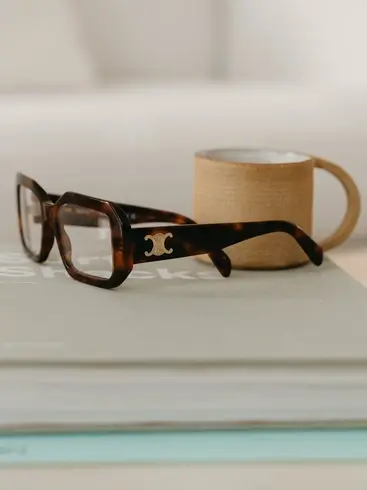lunettes marque anne et valentin à Place Saint-Anne - image 3