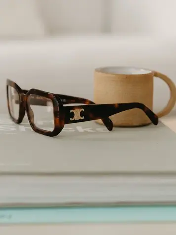 lunettes marque anne et valentin à Thorigné-Fouillard - image 2