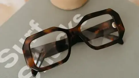 magasin de lunettes de soleil à Place des Lices - image 2