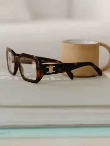 magasin de lunettes de soleil à Place Saint-Germain - image 3