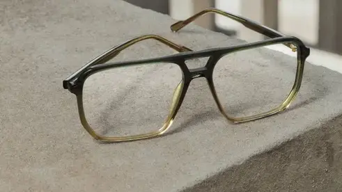 opticien essilor Place des Lices-5